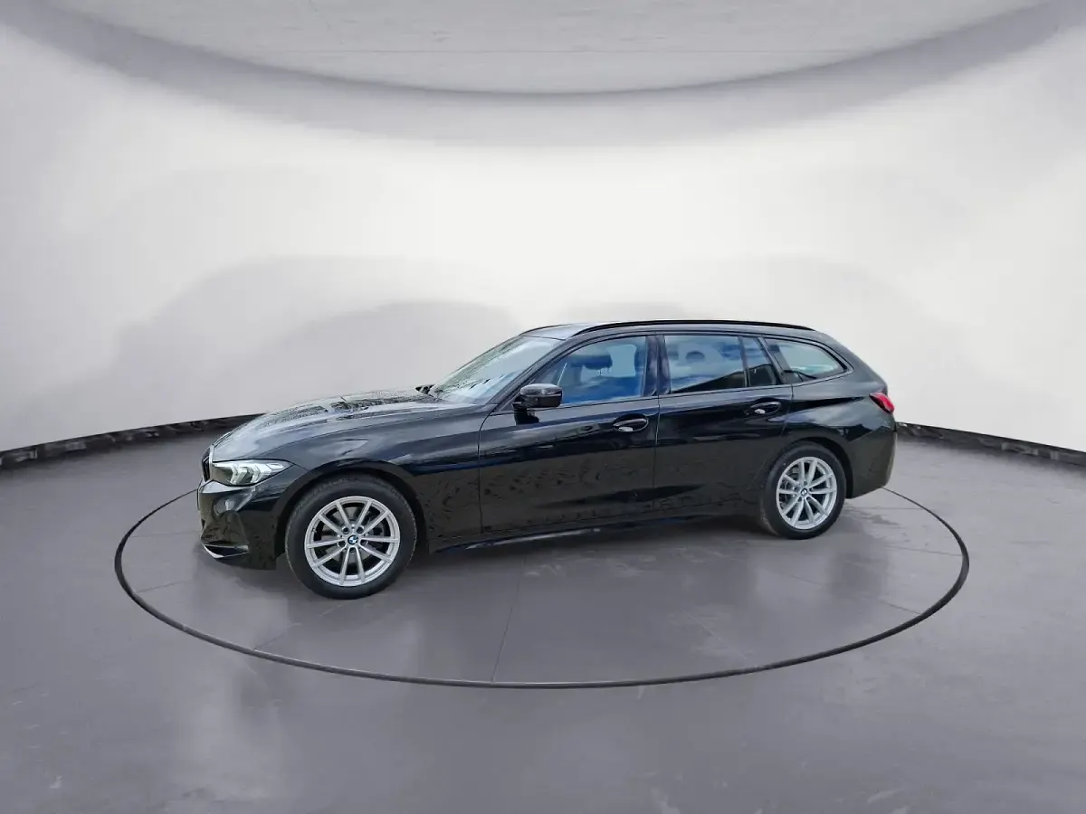 Gebraucht BMW 320 Sport Line 184 PS (135 kW) 2023 Schwarz uni Kombi