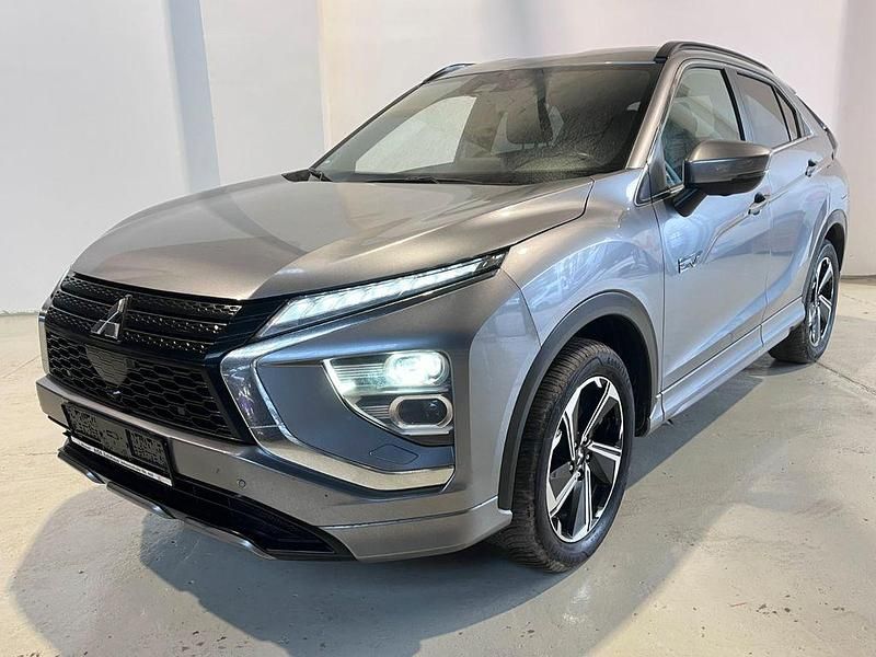 Grau Gebraucht 2022 Mitsubishi Eclipse Cross Plus SUV | 19.999 € (Superpreis) - Bild 1/4