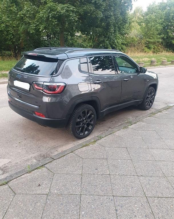 Gebraucht Jeep Compass Limited 179 PS (131 kW) 2021 Grau SUV