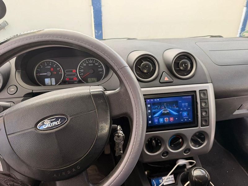 Gebraucht Ford Fiesta 60 PS (44 kW) 2009 Silber Kleinwagen