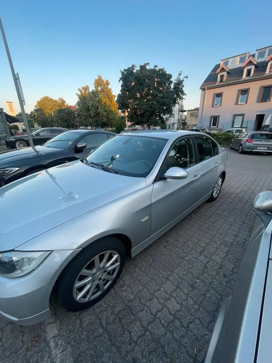 Gebraucht BMW 318 129 PS (94 kW) 2007 Silber Limousine