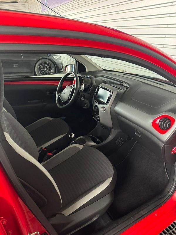 Gebraucht Toyota Aygo 72 PS (52 kW) 2020 Rot Kleinwagen