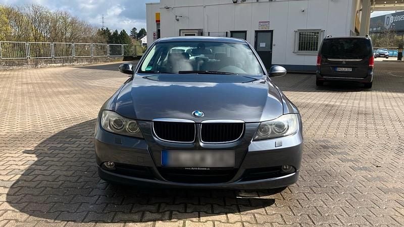 Gebraucht BMW 320 170 PS (125 kW) 2008 Grau Limousine