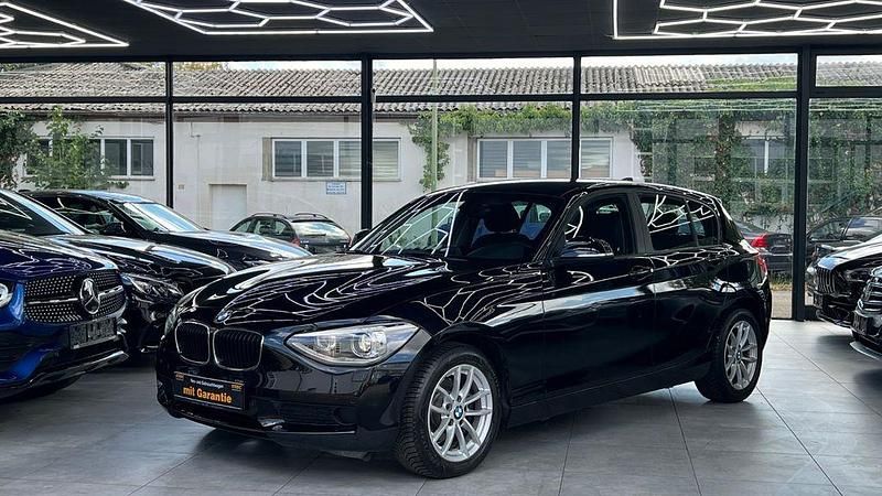 Schwarz Gebraucht 2012 BMW 116 Sport Line Kleinwagen | 11.850 € (Fairer Preis) - Bild 1/4