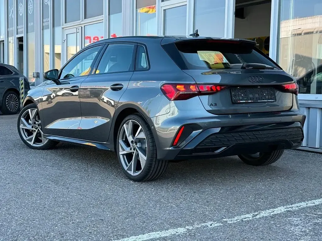 Neu Audi A3 S-Line 150 PS (110 kW) 2026 Grau Limousine