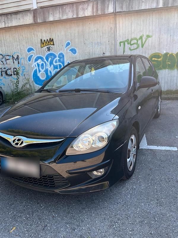 Gebraucht Hyundai i30 90 PS (66 kW) 2010 Schwarz Kleinwagen