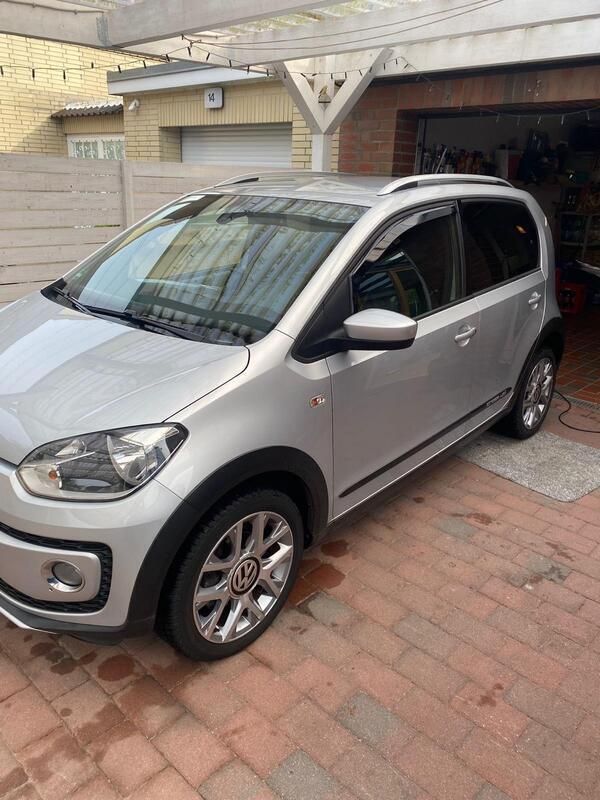 Silber Gebraucht 2014 VW cross up! Kleinwagen | 6.500 € (Guter Preis) - Bild 1/4