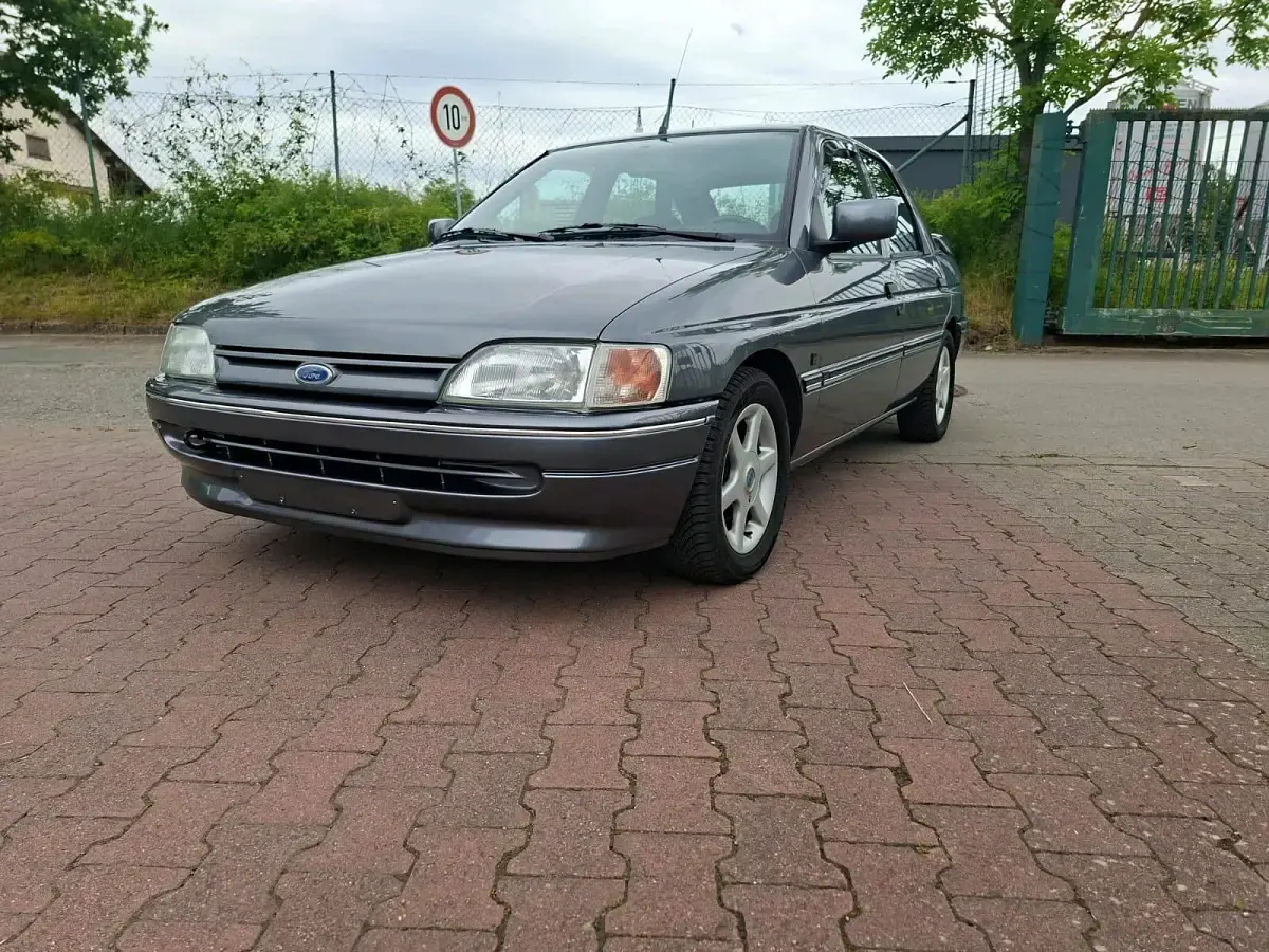 Gebraucht Ford Escort 70 PS (51 kW) 1992 Grau Kleinwagen