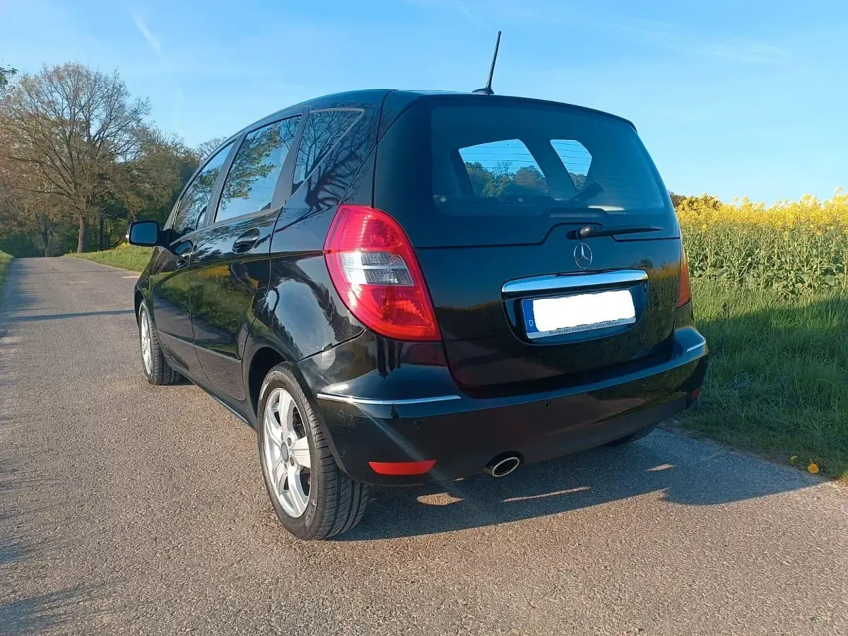Gebraucht Mercedes A160 94 PS (69 kW) 2010 Schwarz Limousine