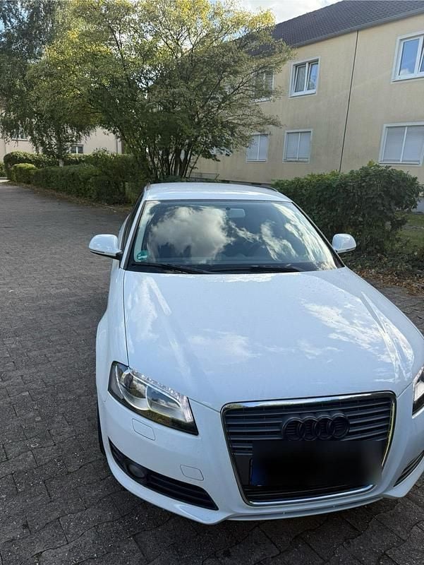 Weiß Gebraucht 2010 Audi A3 Limousine | 5.200 € (Guter Preis) - Bild 1/4