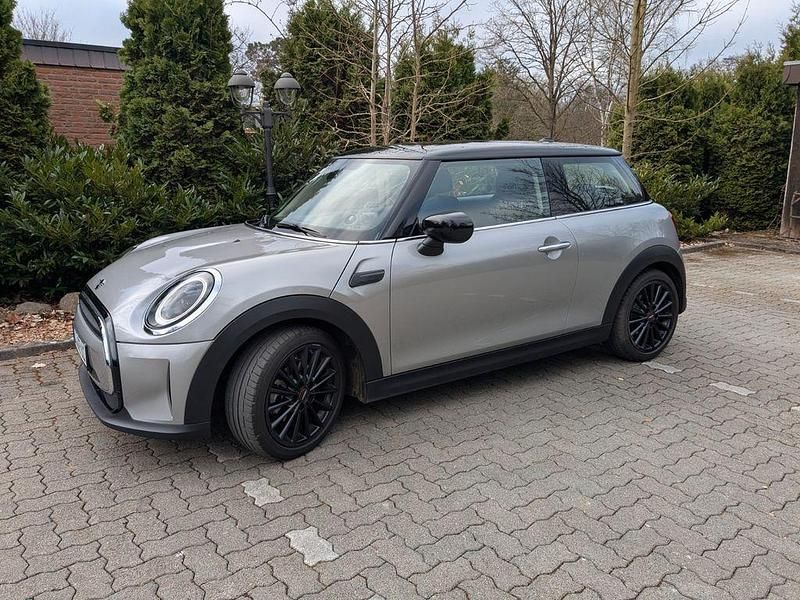 Gebraucht Mini Cooper Essential 136 PS (100 kW) 2023 Grau Kleinwagen