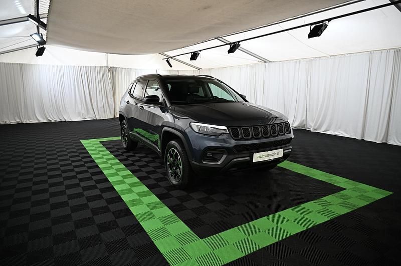 Gebraucht Jeep Compass Trailhawk 241 PS (177 kW) 2024 Blau SUV