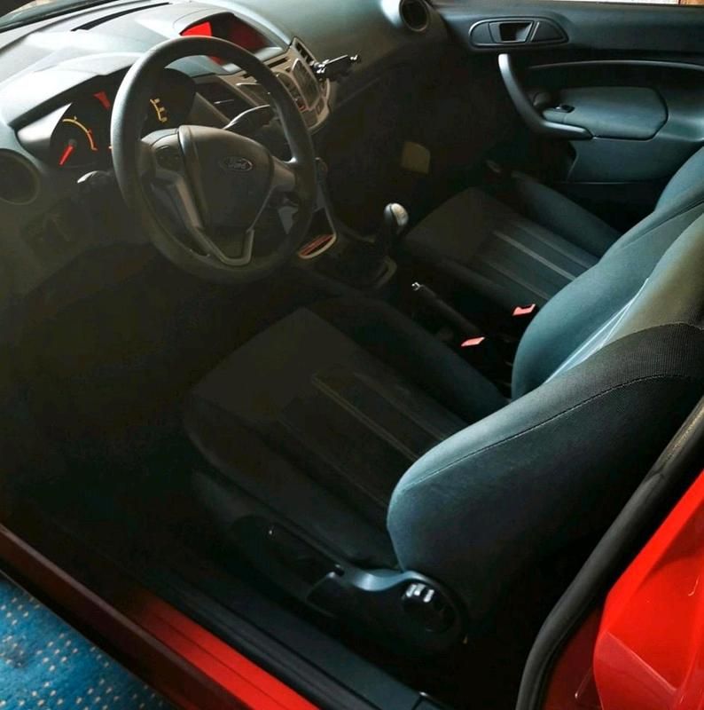 Rot Gebraucht 2009 Ford Fiesta Kleinwagen | 1.990 € (Guter Preis) - Bild 1/4