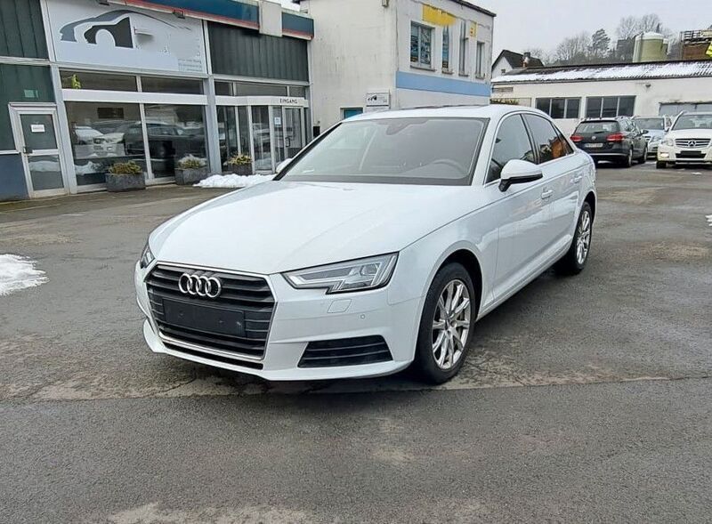 Weiß Gebraucht 2018 Audi A4 Basis Limousine | 21.900 € (Fairer Preis) - Bild 1/4