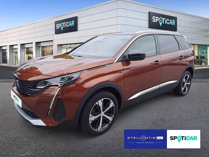 Braun Gebraucht 2023 Peugeot 5008 Allure Van / Kleinbus | 26.490 € (Guter Preis) - Bild 1/4