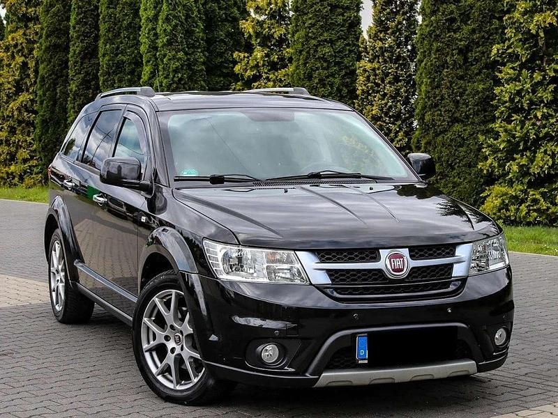 Schwarz Gebraucht 2014 Fiat Freemont Black Code SUV | 9.000 € (Fairer Preis) - Bild 1/4