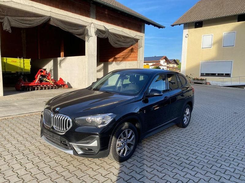 Schwarz Gebraucht 2021 BMW X1 SUV | 22.850 € (Superpreis) - Bild 1/4
