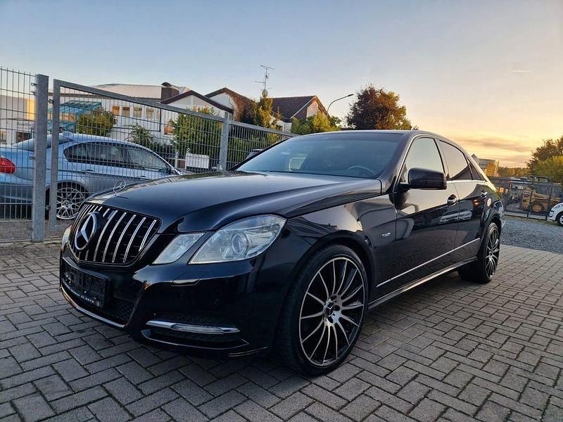 Schwarz Gebraucht 2011 Mercedes E220 Avantgarde Limousine | 7.500 € (Superpreis) - Bild 1/4