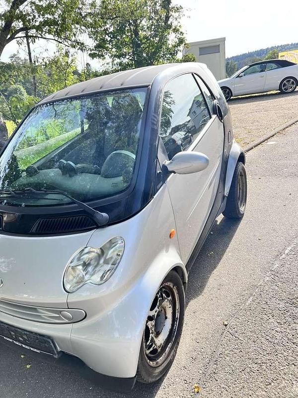 Silber Gebraucht 2005 Smart ForTwo Coupé Pure Coupé | 2.490 € (Fairer Preis) - Bild 1/4