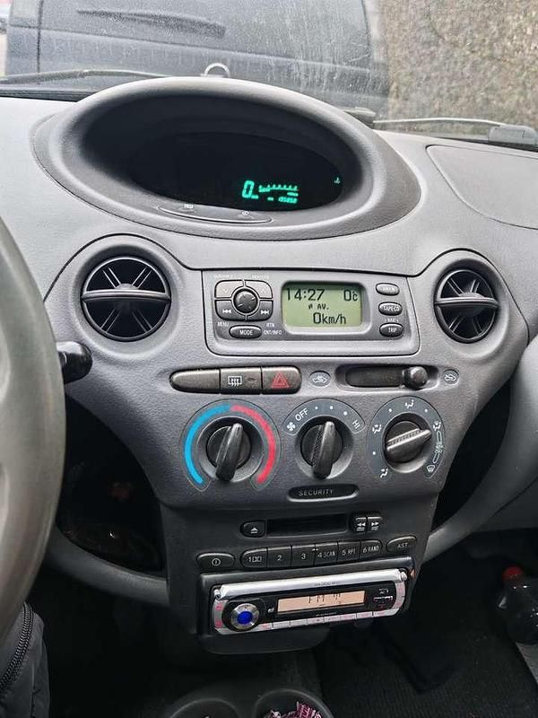 Gebraucht Toyota Yaris Sol 68 PS (50 kW) 1999 Silber Limousine