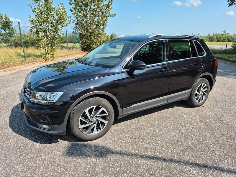 Schwarz Gebraucht 2018 VW Tiguan Sound SUV | 19.900 € (Guter Preis) - Bild 1/4
