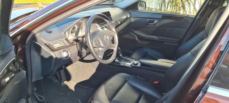 Gebraucht Mercedes E220 Elegance 170 PS (125 kW) 2011 Braun Kombi