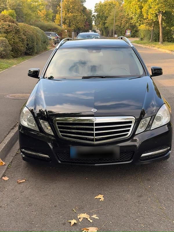 Gebraucht Mercedes E350 265 PS (194 kW) 2012 Schwarz Kombi