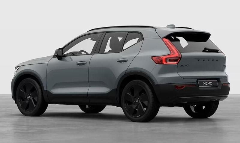 Neu Volvo XC40 Plus 163 PS (119 kW) 2025 Grau SUV