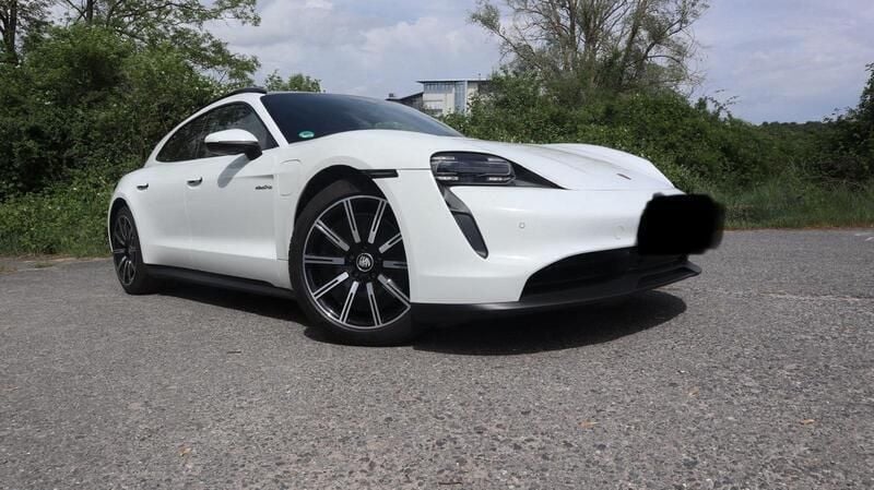 Weiß Gebraucht 2023 Porsche Taycan Sport Turismo Limousine | 62.990 € (Superpreis) - Bild 1/4