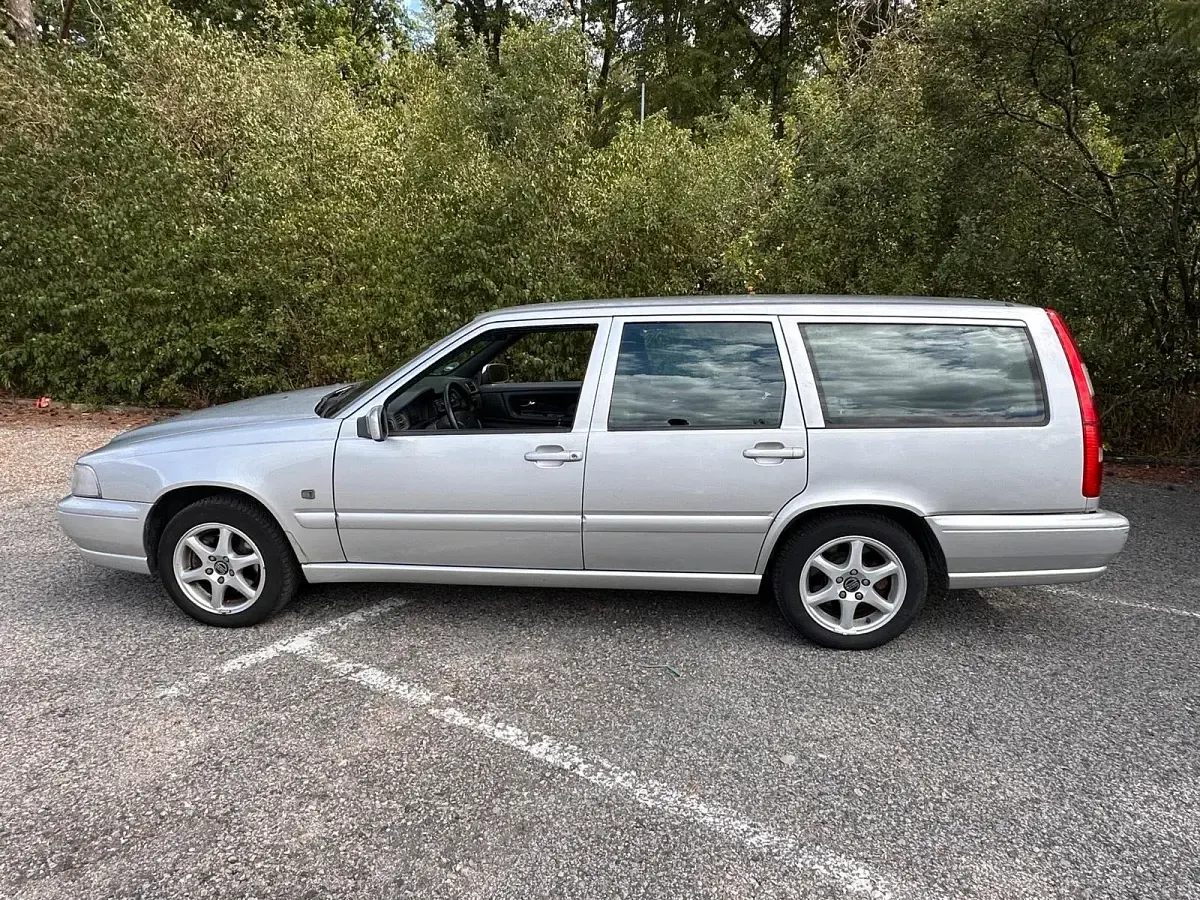 Gebraucht Volvo V70 144 PS (105 kW) 1999 Silber Kombi