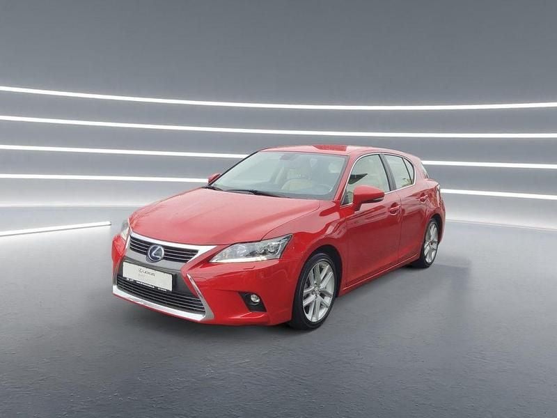Gebraucht Lexus CT200h Luxury Line 136 PS (100 kW) 2016 Rot Limousine