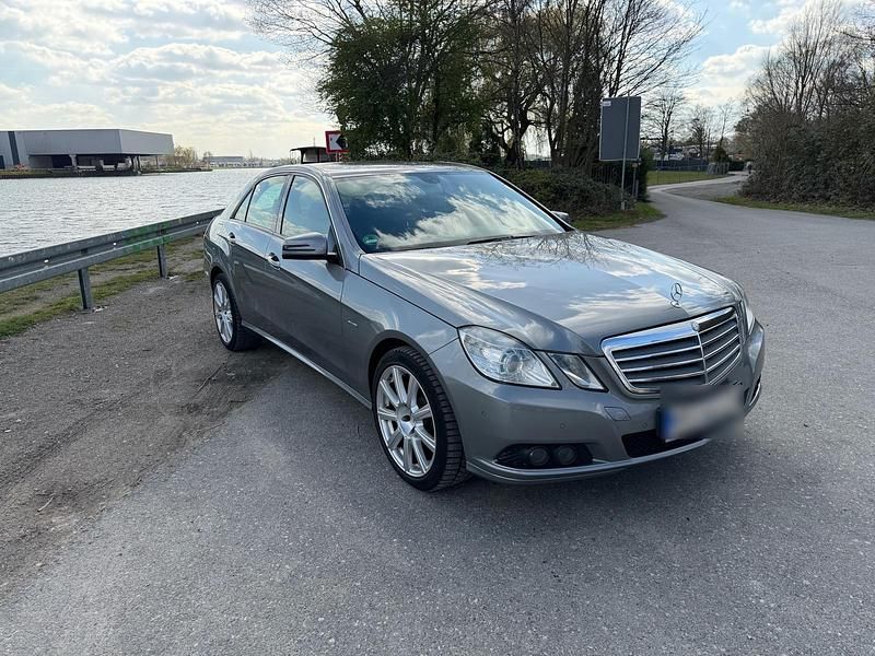 Gebraucht Mercedes E220 170 PS (125 kW) 2009 Grau Limousine