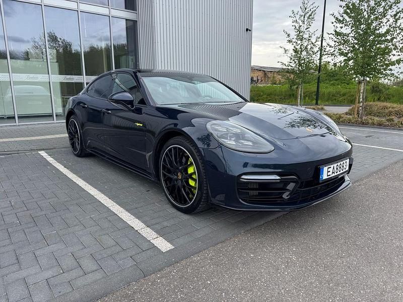 Blau Gebraucht 2018 Porsche Panamera Turbo S Limousine | 58.500 € - Bild 1/4