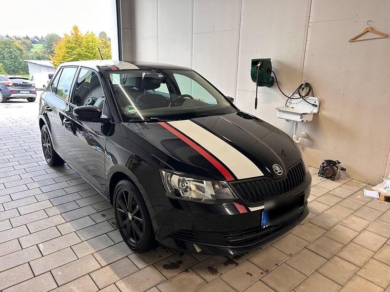 Schwarz Gebraucht 2016 Skoda Fabia Kleinwagen | 6.500 € (Guter Preis) - Bild 1/4