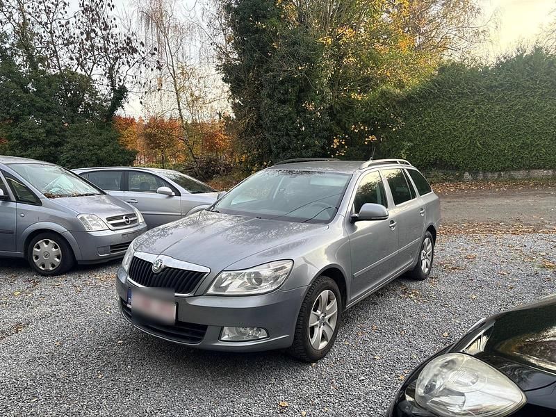 Grau Gebraucht 2013 Skoda Octavia Kombi | 4.750 € (Superpreis) - Bild 1/4