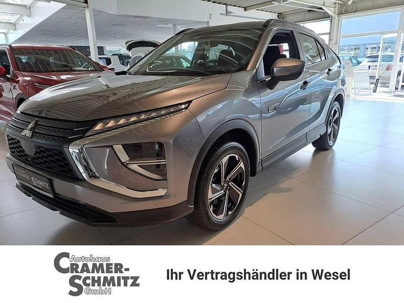Grau Neu 2025 Mitsubishi Eclipse Cross Basis SUV | 33.790 € - Bild 1/4