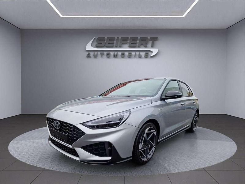 Shimmering silver Neu 2024 Hyundai i30 N Line Limousine | 27.750 € (Fairer Preis) - Bild 1/4