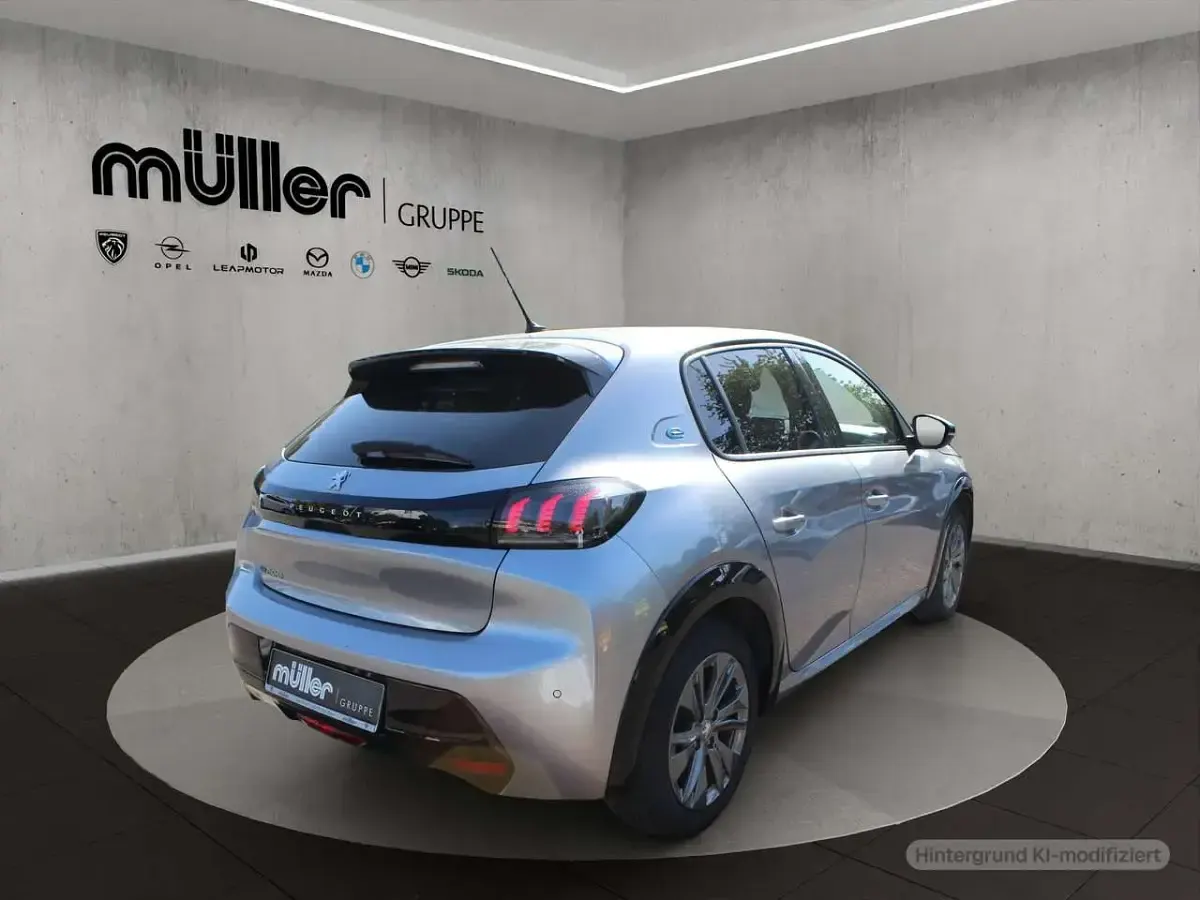 Gebraucht Peugeot e-208 Allure 100 kW (136 PS) 2022 Artense grau Kleinwagen