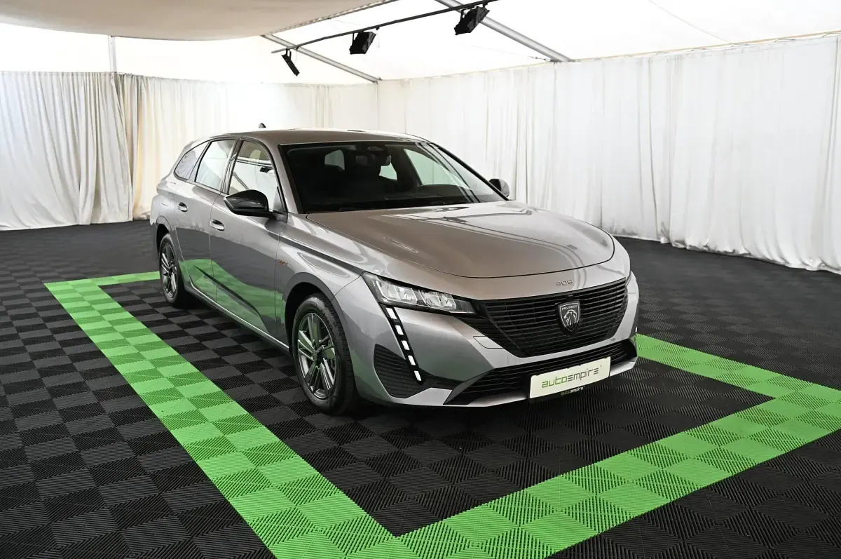 Gebraucht Peugeot 308 SW Style 107 PS (78 kW) 2025 Grau Kombi