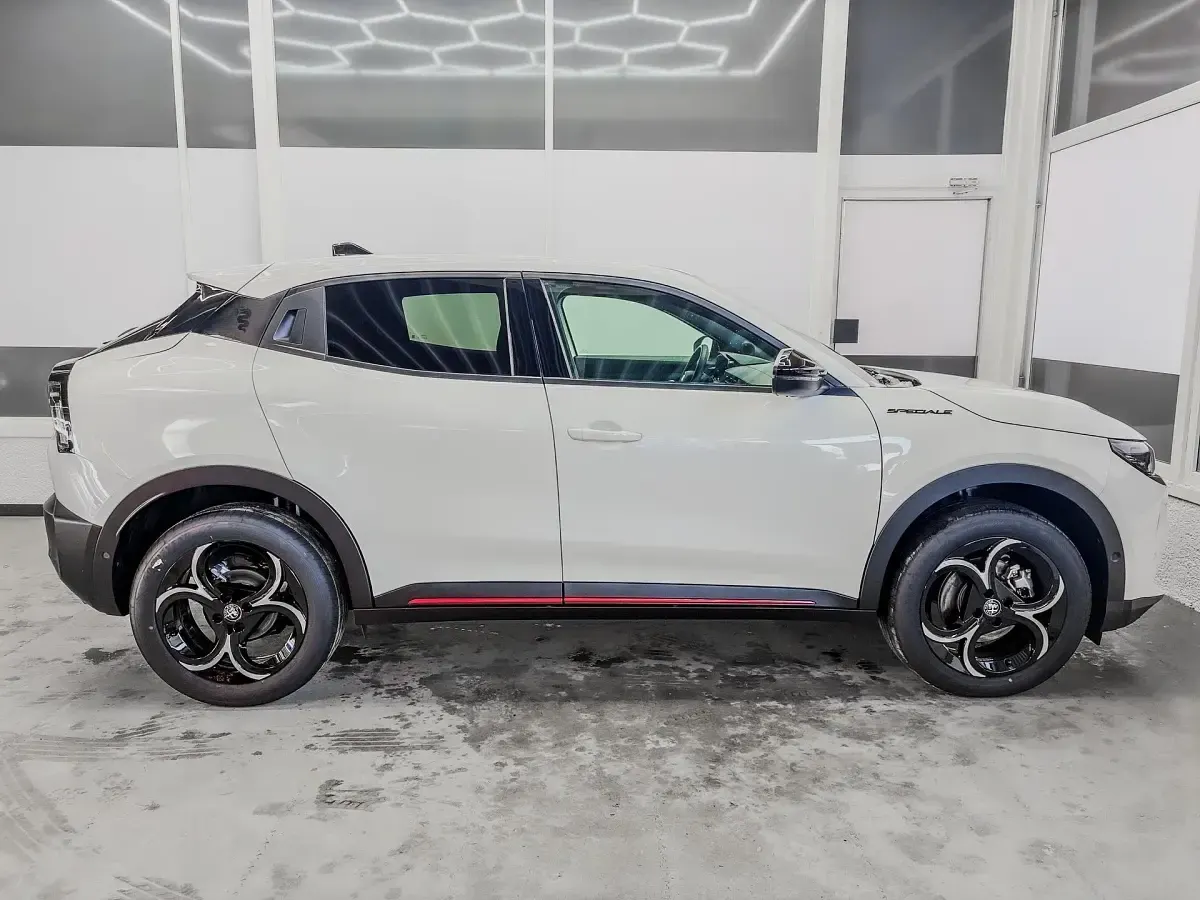 Neu Alfa Romeo Junior Edizione Speciale 148 PS (108 kW) 2026 Weiss 268 SUV
