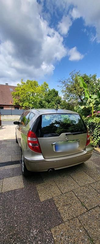 Gelb Gebraucht 2004 Mercedes A180 Kleinwagen | 2.500 € (Fairer Preis) - Bild 1/4