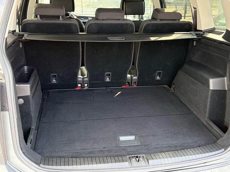 Gebraucht VW Touran Comfortline 150 PS (110 kW) 2017 Grau Van / Kleinbus