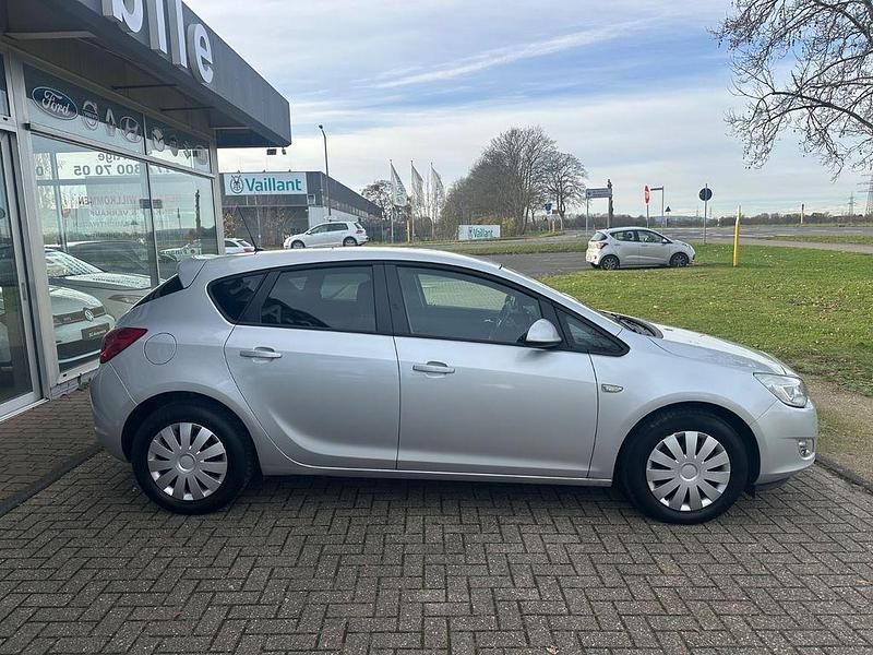 Gebraucht Opel Astra Design Edition 116 PS (85 kW) 2011 Silber Limousine