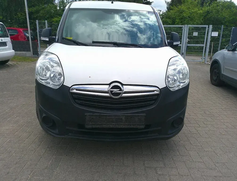 Gebraucht Opel Combo Edition 105 PS (77 kW) 2018 Weiß Van / Kleinbus