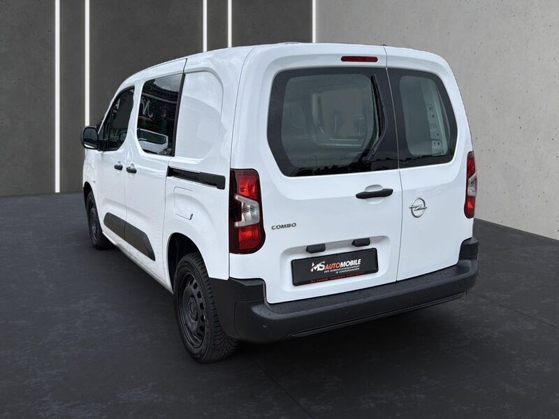 Gebraucht Opel Combo Edition 102 PS (75 kW) 2024 Weiß Van / Kleinbus