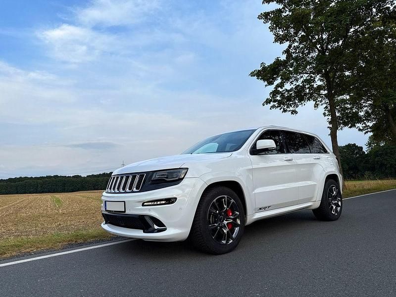 Weiß Gebraucht 2013 Jeep Grand Cherokee SRT SUV | 25.555 € (Etwas zu teuer) - Bild 1/4