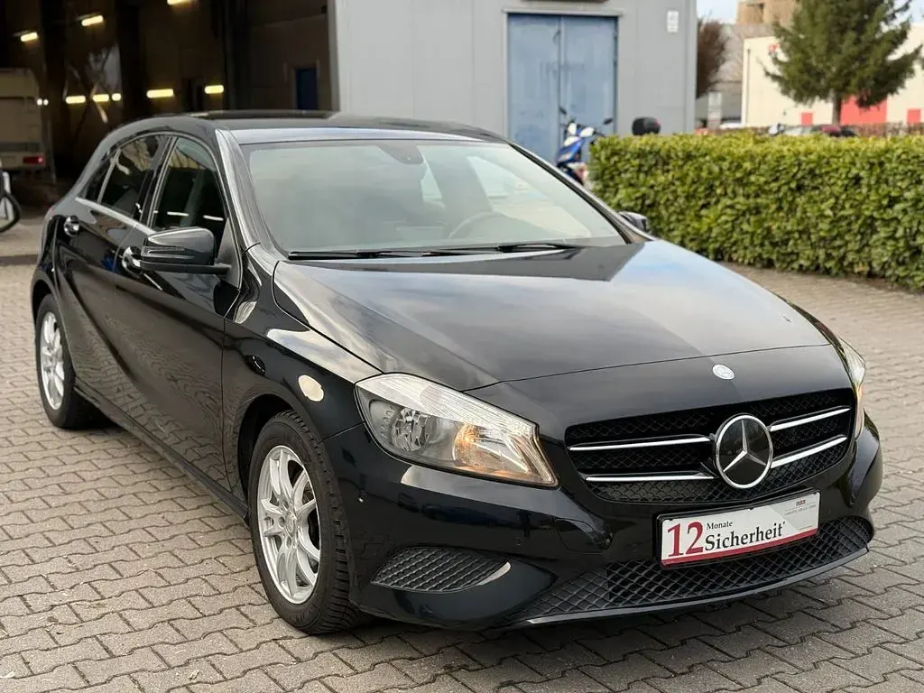 Gebraucht Mercedes A180 122 PS (89 kW) 2014 Schwarz Limousine