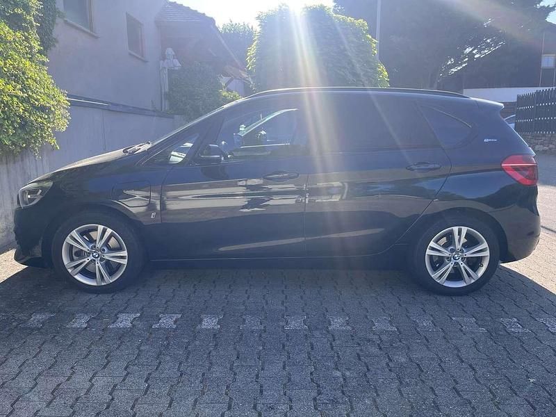 Schwarz Gebraucht 2018 BMW 225 iPerformance Kombi | 12.500 € (Superpreis) - Bild 1/4