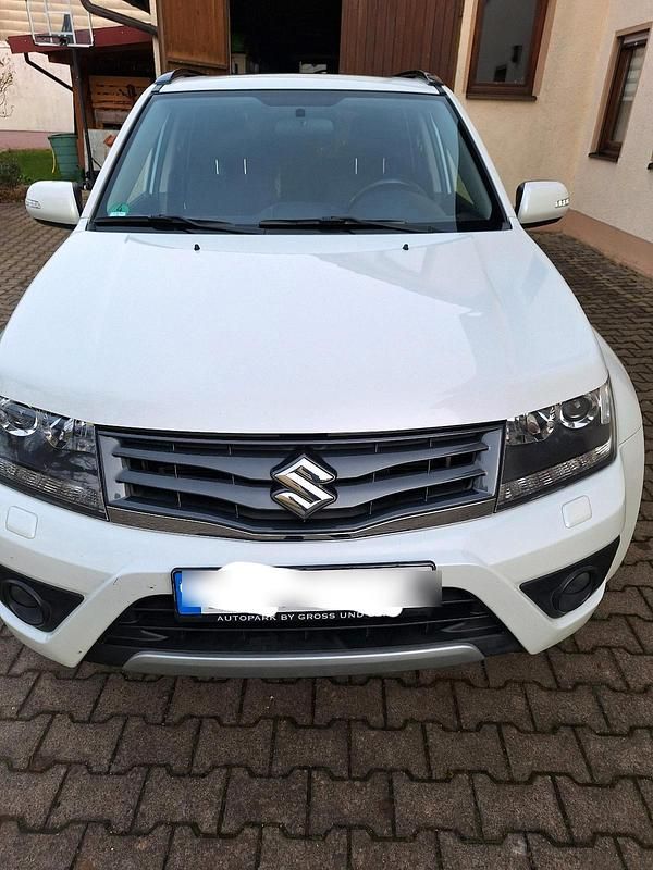 Weiß Gebraucht 2013 Suzuki Grand Vitara SUV | 8.500 € (Guter Preis) - Bild 1/4