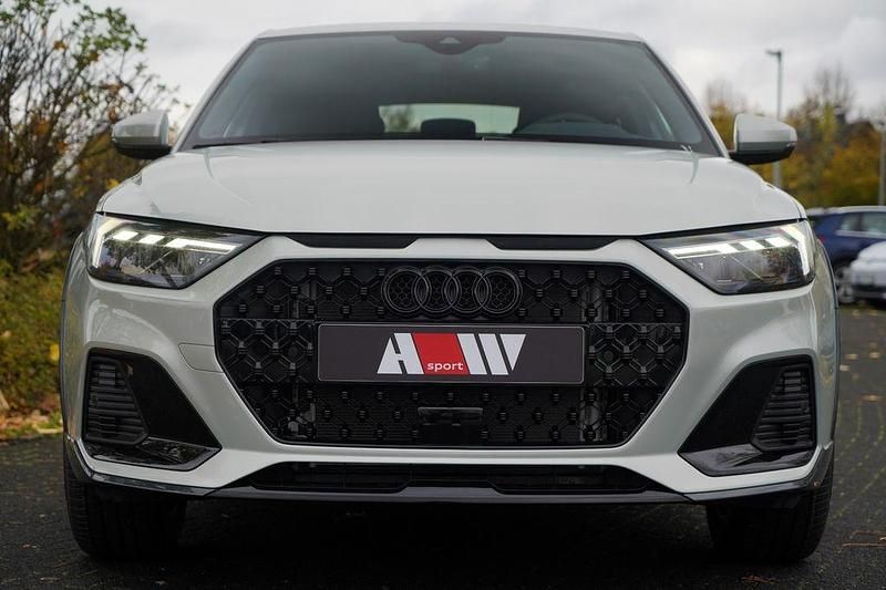 Neu Audi A1 S-Line 150 PS (110 kW) 2025 Grau SUV